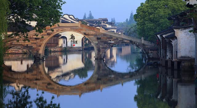 'Thị trấn nước' nghìn năm tuổi ở Trung Quốc: Vẻ đẹp non nước hữu tình tựa bức tranh màu nước thu hút hàng triệu du khách - Ảnh 3.