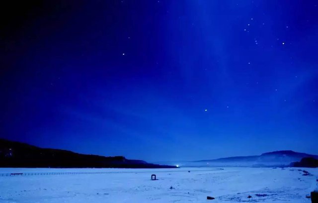 Nơi người dân chấp nhận cái lạnh thấu xương để xem cực quang borealis và đêm trắng - Ảnh 4.